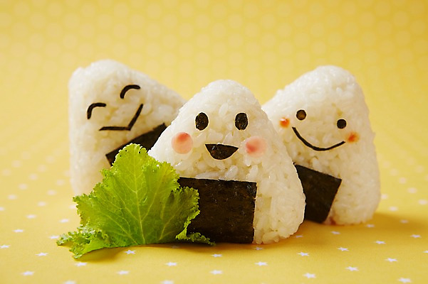 포토 JPG 스튜디오촬영 모양 음식 컨셉 채소 식재료 재료 밥 실내 표정 사람없음 장식 귀여움 김 상추 주먹밥 삼각김밥 국내포토 내부 해조류 김밥 파일형식