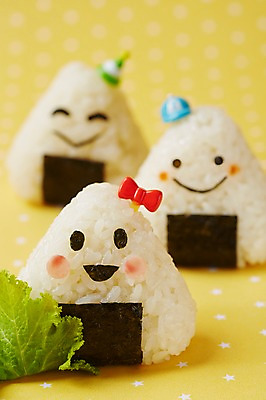 포토 JPG 스튜디오촬영 모양 모자 음식 컨셉 채소 식재료 재료 밥 실내 표정 사람없음 아웃포커스 장식 귀여움 김 상추 주먹밥 삼각김밥 국내포토 잡화 촬영기법 내부 해조류 김밥 파일형식