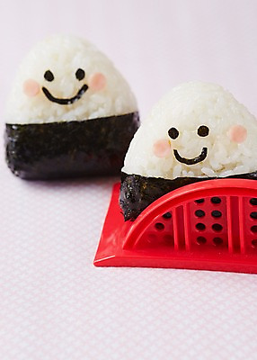 포토 JPG 스튜디오촬영 모양 음식 컨셉 식재료 재료 밥 실내 사람없음 아웃포커스 장식 귀여움 김 주먹밥 삼각김밥 국내포토 촬영기법 내부 해조류 김밥 파일형식