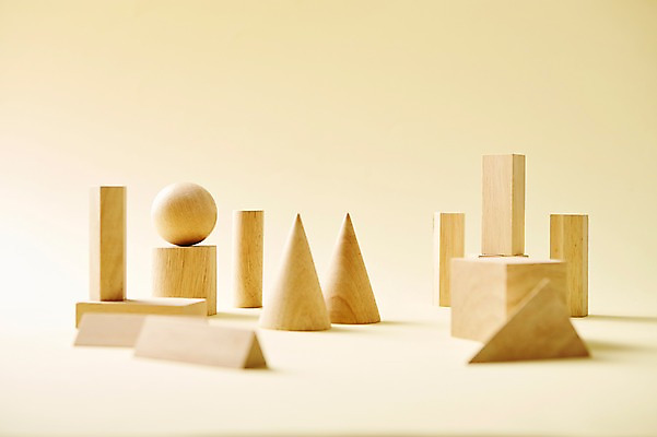 포토 JPG 스튜디오촬영 모양 도형 어린이교육 교육 놀이 실내 사람없음 장난감 놀이용품 사각형 블록 삼각형 오브젝트 교구 원뿔 원통 나무블록 국내포토 내부 목재 파일형식