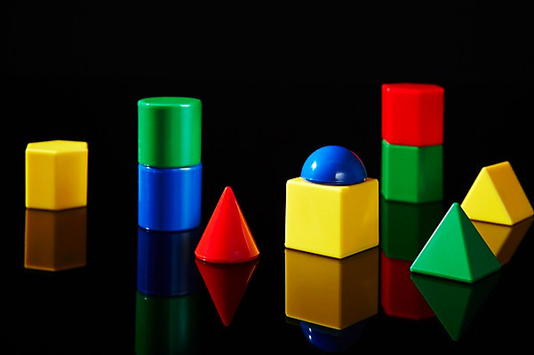 포토 JPG 스튜디오촬영 모양 도형 어린이교육 교육 컬러 놀이 실내 그림자 사람없음 컬러풀 장난감 놀이용품 사각형 블록 삼각형 오브젝트 교구 원뿔 원통 국내포토 내부 파일형식