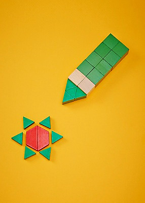 포토 JPG 스튜디오촬영 모양 어린이교육 교육 놀이 실내 사람없음 장난감 태양 필기구 연필 놀이용품 블록 오브젝트 교구 국내포토 자연요소 문구용품 학용품 내부 파일형식