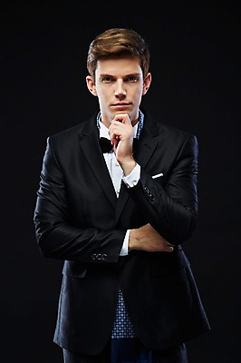 포토 JPG 스튜디오촬영 서양인 외국인 해외기획촬영 2012년태국 남자 생각 검은배경 실내 한명 서기 사람 정장 턱시도 상반신 20대 성인 앞모습 고급 고민 연미복 청년만 청년남자만 청년남자한명만 성인남자한명만 국내포토 1 옷 감정 뷰포인트 백그라운드 컨셉 모션 인종 청년 내부 검은색 남자만 남자한명만 성인남자만 성인만 파일형식