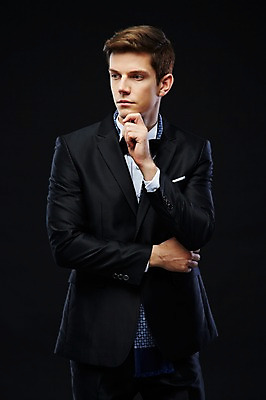 포토 JPG 스튜디오촬영 서양인 외국인 해외기획촬영 응시 2012년태국 남자 생각 검은배경 실내 한명 서기 사람 정장 턱시도 상반신 20대 성인 앞모습 고급 고민 연미복 청년만 청년남자만 청년남자한명만 성인남자한명만 국내포토 1 시선 옷 감정 뷰포인트 백그라운드 컨셉 모션 인종 청년 내부 검은색 남자만 남자한명만 성인남자만 성인만 파일형식