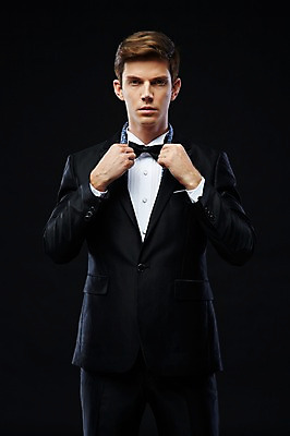 포토 JPG 스튜디오촬영 서양인 외국인 해외기획촬영 2012년태국 남자 검은배경 실내 한명 서기 사람 정장 턱시도 상반신 20대 성인 앞모습 고급 연미복 몸단장 청년만 청년남자만 청년남자한명만 성인남자한명만 국내포토 1 옷 뷰포인트 백그라운드 컨셉 모션 인종 청년 내부 검은색 남자만 남자한명만 성인남자만 성인만 파일형식