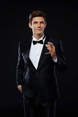 포토 JPG 스튜디오촬영 서양인 외국인 해외기획촬영 2012년태국 남자 검은배경 흡연 담배 실내 한명 서기 웃음 들기 사람 정장 턱시도 상반신 20대 성인 앞모습 고급 연미복 청년만 청년남자만 청년남자한명만 성인남자한명만 국내포토 1 옷 뷰포인트 백그라운드 컨셉 모션 표정 인종 청년 내부 검은색 남자만 남자한명만 성인남자만 성인만 파일형식