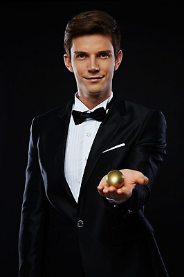 포토 JPG 스튜디오촬영 서양인 외국인 해외기획촬영 2012년태국 남자 비즈니스 검은배경 실내 한명 들기 사람 정장 턱시도 상반신 20대 성인 앞모습 금융 경제 계란 알 고급 황금알 연미복 청년만 청년남자만 청년남자한명만 성인남자한명만 국내포토 1 옷 뷰포인트 백그라운드 컨셉 모션 인종 청년 내부 검은색 남자만 남자한명만 성인남자만 성인만 파일형식