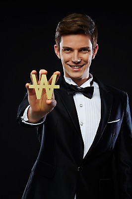 포토 JPG 스튜디오촬영 서양인 외국인 해외기획촬영 2012년태국 남자 비즈니스 검은배경 실내 한명 웃음 들기 사람 정장 턱시도 상반신 20대 성인 앞모습 아웃포커스 금융 경제 원화 화폐기호 고급 연미복 청년만 청년남자만 청년남자한명만 성인남자한명만 국내포토 1 기호 옷 뷰포인트 백그라운드 컨셉 돈 모션 촬영기법 표정 인종 청년 내부 검은색 화폐 남자만 남자한명만 성인남자만 성인만 파일형식