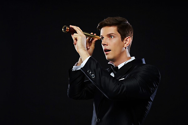 포토 JPG 스튜디오촬영 서양인 외국인 해외기획촬영 응시 2012년태국 남자 검은배경 실내 한명 들기 사람 정장 턱시도 상반신 20대 성인 옆모습 망원경 일안경 관찰 고급 연미복 청년만 청년남자만 청년남자한명만 성인남자한명만 국내포토 1 시선 옷 뷰포인트 백그라운드 컨셉 모션 인종 청년 내부 검은색 남자만 남자한명만 성인남자만 성인만 파일형식