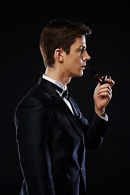 포토 JPG 스튜디오촬영 서양인 외국인 해외기획촬영 2012년태국 남자 검은배경 흡연 담배 실내 한명 들기 사람 정장 턱시도 상반신 20대 성인 옆모습 고급 물기 연미복 담뱃대 청년만 청년남자만 청년남자한명만 성인남자한명만 국내포토 1 옷 뷰포인트 백그라운드 컨셉 모션 인종 청년 내부 검은색 남자만 남자한명만 성인남자만 성인만 파일형식