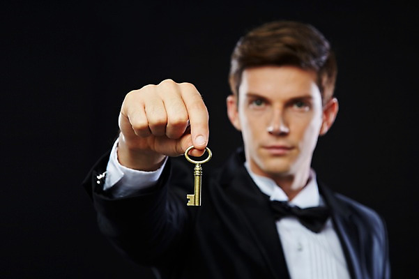 포토 JPG 스튜디오촬영 서양인 외국인 해외기획촬영 2012년태국 남자 검은배경 열쇠 실내 한명 들기 사람 정장 턱시도 상반신 20대 성인 앞모습 아웃포커스 고급 연미복 청년만 청년남자만 청년남자한명만 성인남자한명만 국내포토 1 옷 뷰포인트 백그라운드 컨셉 모션 촬영기법 인종 청년 내부 검은색 남자만 남자한명만 성인남자만 성인만 파일형식