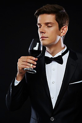 포토 JPG 스튜디오촬영 서양인 외국인 해외기획촬영 2012년태국 남자 와인잔 검은배경 잔 실내 한명 들기 사람 정장 턱시도 상반신 20대 성인 컵 와인 눈감음 고급 음주 연미복 청년만 청년남자만 청년남자한명만 성인남자한명만 국내포토 1 식기 옷 백그라운드 컨셉 술잔 모션 주류 인종 청년 내부 검은색 남자만 남자한명만 성인남자만 성인만 파일형식