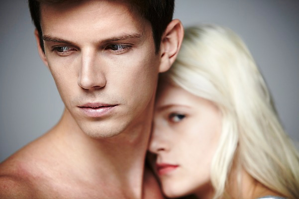 포토 JPG 스튜디오촬영 서양인 외국인 백인 해외기획촬영 커플 2012년태국 여자 남자 커플라이프 안기 실내 사람 근접촬영 상반신 20대 성인 두명 아웃포커스 섹시 청년만 성인만 국내포토 라이프스타일 뷰포인트 컨셉 관계 모션 촬영기법 인종 청년 내부 파일형식