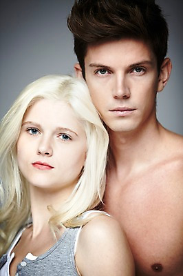 포토 JPG 스튜디오촬영 서양인 외국인 백인 해외기획촬영 커플 2012년태국 여자 남자 커플라이프 회색배경 상의탈의 실내 사람 상반신 20대 성인 두명 앞모습 캐주얼 민소매 섹시 기댐 청년만 성인만 국내포토 라이프스타일 옷 뷰포인트 백그라운드 컨셉 상의 관계 모션 탈의 인종 청년 내부 회색 파일형식