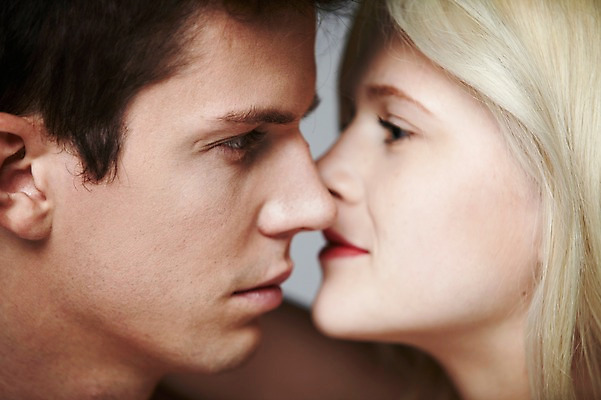 포토 JPG 스튜디오촬영 서양인 외국인 백인 해외기획촬영 커플 2012년태국 여자 남자 얼굴 커플라이프 키스 실내 사람 근접촬영 20대 성인 두명 옆모습 아웃포커스 신체부위 섹시 마주보기 청년만 성인만 국내포토 라이프스타일 뷰포인트 컨셉 관계 모션 촬영기법 인종 청년 내부 애정표현 파일형식