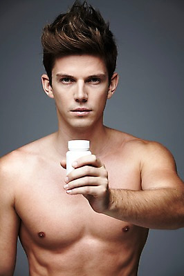 포토 JPG 스튜디오촬영 서양인 외국인 해외기획촬영 2012년태국 남자 모션 회색배경 상의탈의 실내 한명 들기 사람 상반신 20대 성인 앞모습 약 섹시 약병 청년만 청년남자만 청년남자한명만 성인남자한명만 국내포토 1 뷰포인트 백그라운드 컨셉 의학 탈의 인종 청년 내부 회색 병_담는 남자만 남자한명만 성인남자만 성인만 파일형식