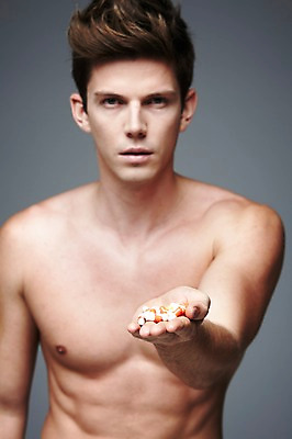 포토 JPG 스튜디오촬영 서양인 외국인 해외기획촬영 2012년태국 남자 모션 회색배경 상의탈의 실내 한명 들기 사람 상반신 20대 성인 앞모습 아웃포커스 알약 약 섹시 청년만 청년남자만 청년남자한명만 성인남자한명만 국내포토 1 뷰포인트 백그라운드 컨셉 의학 탈의 촬영기법 인종 청년 내부 회색 남자만 남자한명만 성인남자만 성인만 파일형식