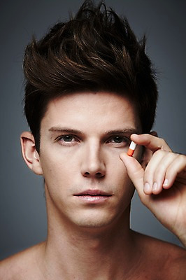 포토 JPG 스튜디오촬영 서양인 외국인 해외기획촬영 2012년태국 남자 모션 회색배경 상의탈의 실내 한명 들기 사람 상반신 20대 성인 앞모습 알약 약 섹시 청년만 청년남자만 청년남자한명만 성인남자한명만 국내포토 1 뷰포인트 백그라운드 컨셉 의학 탈의 인종 청년 내부 회색 남자만 남자한명만 성인남자만 성인만 파일형식