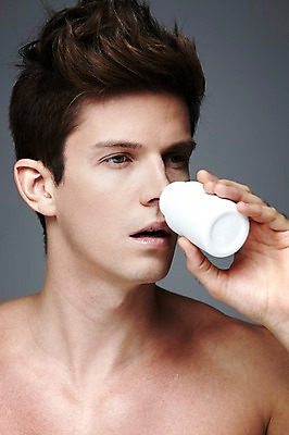 포토 JPG 스튜디오촬영 서양인 외국인 해외기획촬영 2012년태국 남자 모션 회색배경 상의탈의 실내 한명 들기 사람 상반신 20대 성인 앞모습 약 섹시 약병 먹기 청년만 청년남자만 청년남자한명만 성인남자한명만 국내포토 1 뷰포인트 백그라운드 컨셉 의학 탈의 인종 청년 내부 회색 병_담는 남자만 남자한명만 성인남자만 성인만 파일형식