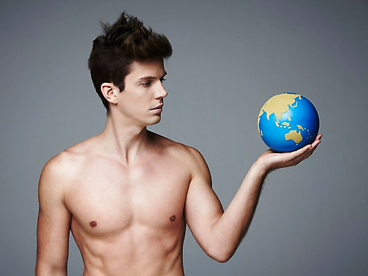 포토 JPG 스튜디오촬영 서양인 외국인 해외기획촬영 응시 2012년태국 남자 지구 모션 회색배경 상의탈의 실내 한명 들기 사람 상반신 20대 성인 앞모습 글로벌 섹시 지구본 청년만 청년남자만 청년남자한명만 성인남자한명만 국내포토 1 시선 뷰포인트 백그라운드 컨셉 탈의 인종 청년 내부 회색 남자만 남자한명만 성인남자만 성인만 파일형식