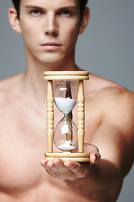 포토 JPG 스튜디오촬영 서양인 외국인 해외기획촬영 2012년태국 남자 시계 모션 회색배경 상의탈의 실내 한명 들기 사람 상반신 20대 성인 앞모습 아웃포커스 섹시 시간 모래시계 청년만 청년남자만 청년남자한명만 성인남자한명만 국내포토 1 모래 뷰포인트 백그라운드 컨셉 탈의 촬영기법 인종 청년 내부 회색 남자만 남자한명만 성인남자만 성인만 파일형식