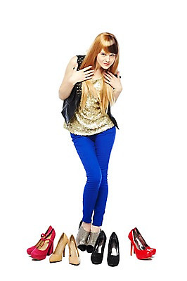 포토 JPG 스튜디오촬영 전신 서양인 외국인 해외기획촬영 우먼라이프 2012년태국 잡화 여자 패션 구두 신발 실내 한명 서기 누끼 사람 이벤트 20대 성인 앞모습 캐주얼 쇼핑 조끼 하이힐 여성화 청년만 청년여자만 청년여자한명만 성인여자한명만 국내포토 1 라이프스타일 옷 뷰포인트 모션 인종 청년 내부 외투 여자만 여자한명만 성인여자만 성인만 파일형식