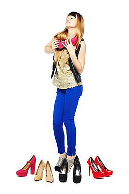 포토 JPG 스튜디오촬영 전신 서양인 외국인 해외기획촬영 우먼라이프 2012년태국 잡화 여자 패션 구두 신발 실내 한명 서기 들기 누끼 사람 이벤트 20대 성인 앞모습 캐주얼 쇼핑 눈감음 조끼 하이힐 여성화 청년만 청년여자만 청년여자한명만 성인여자한명만 국내포토 1 라이프스타일 옷 뷰포인트 모션 인종 청년 내부 외투 여자만 여자한명만 성인여자만 성인만 파일형식