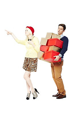 포토 JPG 스튜디오촬영 전신 서양인 외국인 백인 해외기획촬영 모자 커플 응시 2012년태국 여자 패션 남자 커플라이프 실내 선물 서기 들기 누끼 사람 손짓 이벤트 20대 성인 두명 옆모습 캐주얼 선물상자 쇼핑 상자 가리킴 청년만 성인만 국내포토 라이프스타일 시선 잡화 옷 뷰포인트 관계 모션 인종 청년 내부 파일형식