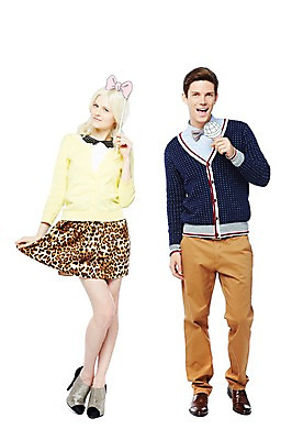 포토 JPG 스튜디오촬영 서양인 외국인 백인 해외기획촬영 커플 2012년태국 여자 패션 남자 리본 커플라이프 노래 실내 서기 웃음 들기 누끼 사람 이벤트 20대 성인 두명 앞모습 캐주얼 파티 마이크 페이퍼플레이 청년만 성인만 국내포토 라이프스타일 옷 음악 뷰포인트 음향기기 관계 모션 표정 인종 청년 내부 파일형식