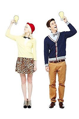 포토 JPG 스튜디오촬영 전신 서양인 외국인 백인 해외기획촬영 모자 커플 응시 2012년태국 여자 패션 남자 커플라이프 전구 모션 아이디어 실내 서기 웃음 들기 누끼 사람 20대 성인 두명 앞모습 캐주얼 올려보기 페이퍼플레이 청년만 성인만 국내포토 라이프스타일 시선 잡화 옷 뷰포인트 컨셉 관계 표정 인종 청년 내부 파일형식