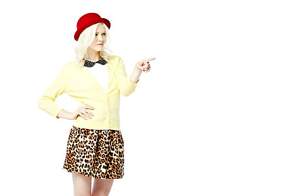 포토 JPG 스튜디오촬영 서양인 외국인 해외기획촬영 모자 응시 2012년태국 여자 허리손 포즈 모션 실내 한명 서기 누끼 사람 손짓 20대 성인 앞모습 캐주얼 가리킴 청년만 청년여자만 청년여자한명만 성인여자한명만 국내포토 1 시선 잡화 옷 뷰포인트 인종 청년 내부 여자만 여자한명만 성인여자만 성인만 파일형식