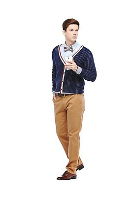 포토 JPG 스튜디오촬영 전신 서양인 외국인 해외기획촬영 응시 2012년태국 남자 생각 모션 나비넥타이 실내 한명 서기 들기 누끼 사람 20대 성인 앞모습 캐주얼 스마트폰 통화 청년만 청년남자만 청년남자한명만 성인남자한명만 국내포토 1 시선 옷 뷰포인트 넥타이 인종 청년 내부 핸드폰 스마트기기 남자만 남자한명만 성인남자만 성인만 파일형식