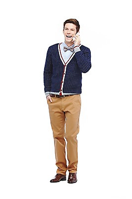 포토 JPG 스튜디오촬영 전신 서양인 외국인 해외기획촬영 2012년태국 남자 나비넥타이 실내 한명 서기 웃음 들기 누끼 사람 20대 성인 앞모습 캐주얼 스마트폰 통화 청년만 청년남자만 청년남자한명만 성인남자한명만 국내포토 1 옷 뷰포인트 모션 넥타이 표정 인종 청년 내부 핸드폰 스마트기기 남자만 남자한명만 성인남자만 성인만 파일형식