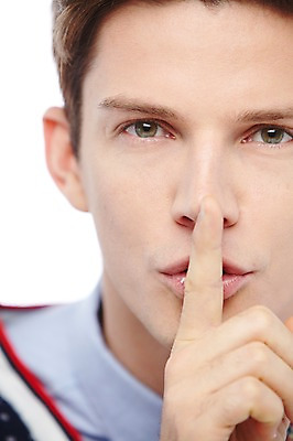 포토 JPG 스튜디오촬영 서양인 외국인 해외기획촬영 2012년태국 남자 모션 실내 한명 사람 손짓 근접촬영 상반신 20대 성인 앞모습 아웃포커스 비밀 쉿 조용 청년만 청년남자만 청년남자한명만 성인남자한명만 국내포토 1 뷰포인트 컨셉 촬영기법 인종 청년 내부 남자만 남자한명만 성인남자만 성인만 파일형식