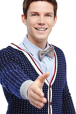 포토 JPG 스튜디오촬영 서양인 외국인 해외기획촬영 2012년태국 남자 모션 나비넥타이 악수 실내 한명 웃음 누끼 사람 손짓 상반신 20대 성인 앞모습 아웃포커스 캐주얼 손내밀기 청년만 청년남자만 청년남자한명만 성인남자한명만 국내포토 1 옷 뷰포인트 넥타이 촬영기법 표정 인종 청년 내부 남자만 남자한명만 성인남자만 성인만 파일형식