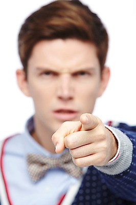 포토 JPG 스튜디오촬영 서양인 외국인 해외기획촬영 2012년태국 남자 모션 나비넥타이 실내 한명 사람 손짓 상반신 20대 성인 앞모습 아웃포커스 캐주얼 분노 가리킴 찡그림 삿대질 청년만 청년남자만 청년남자한명만 성인남자한명만 국내포토 1 옷 감정 뷰포인트 넥타이 촬영기법 표정 인종 청년 내부 남자만 남자한명만 성인남자만 성인만 파일형식