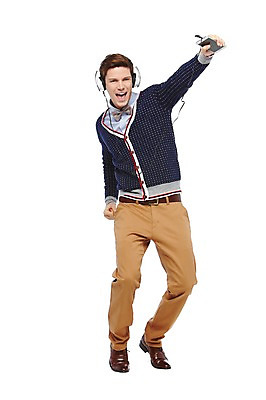 포토 JPG 스튜디오촬영 전신 서양인 외국인 해외기획촬영 2012년태국 남자 음악 나비넥타이 실내 한명 서기 웃음 들기 누끼 사람 20대 성인 앞모습 캐주얼 스마트폰 헤드폰 헤드셋 음악감상 즐거움 청년만 청년남자만 청년남자한명만 성인남자한명만 국내포토 1 옷 감정 뷰포인트 음향기기 모션 넥타이 문화예술 표정 인종 청년 내부 핸드폰 스마트기기 감상 남자만 남자한명만 성인남자만 성인만 파일형식