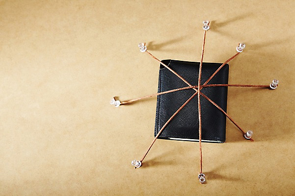 포토 JPG 스튜디오촬영 백그라운드 컨셉 비즈니스 실내 사람없음 금융 경제 끈 지갑 압정 묶기 스마트 오브젝트 국내포토 모션 내부 사무용품 파일형식