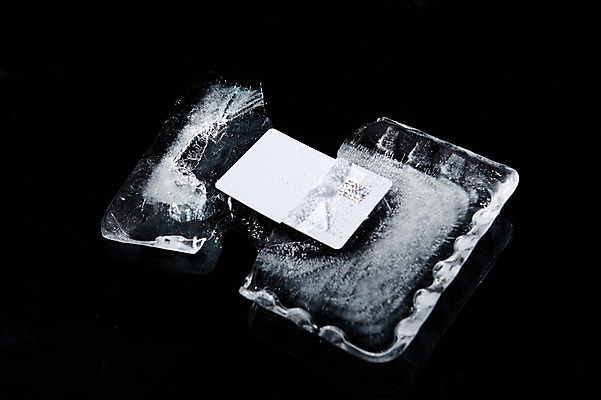 포토 JPG 스튜디오촬영 백그라운드 컨셉 비즈니스 실내 사람없음 금융 경제 얼음 손상 신용카드 스마트 오브젝트 결제 국내포토 자연요소 내부 파일형식