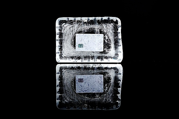 포토 JPG 스튜디오촬영 백그라운드 컨셉 비즈니스 실내 사람없음 금융 경제 얼음 신용카드 스마트 오브젝트 결제 국내포토 자연요소 내부 파일형식