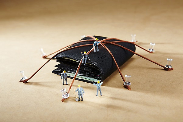 포토 JPG 스튜디오촬영 인형 백그라운드 컨셉 비즈니스 실내 사람없음 아웃포커스 금융 경제 장난감 모형 미니어처 피규어 끈 지갑 압정 묶기 스마트 오브젝트 국내포토 모션 촬영기법 내부 사무용품 파일형식