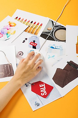 포토 JPG 스튜디오촬영 손 옷 종이 백그라운드 컨셉 가방 비즈니스 모바일 실내 한명 신체부위 금융 경제 선물상자 쇼핑 세일 화장품 립스틱 마우스 잡지 스마트 오브젝트 매니큐어 온라인쇼핑 모바일쇼핑 국내포토 1 잡화 선물 사람 내부 간행물 상자 뷰티 컴퓨터용품 온라인 파일형식