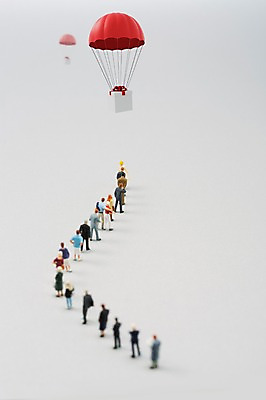 포토 JPG 스튜디오촬영 줄 인형 백그라운드 컨셉 비즈니스 실내 선물 사람없음 아웃포커스 금융 경제 선물상자 장난감 모형 미니어처 피규어 스마트 오브젝트 낙하산 국내포토 촬영기법 내부 상자 파일형식