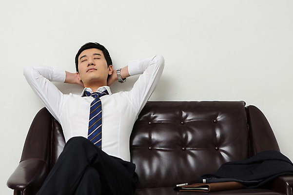 포토 JPG 스튜디오촬영 남자 의자 비즈니스 넥타이 휴식 실내 한명 사람 앉기 정장 상반신 성인 앞모습 30대 비즈니스라이프 소파 눈감음 한국인 잠 직장인 비즈니스맨 성인남자한명만 장년만 장년남자만 장년남자한명만 국내포토 직업 1 라이프스타일 잡화 옷 뷰포인트 가구 컨셉 모션 동양인 내부 장년 남자만 남자한명만 성인남자만 성인만 파일형식