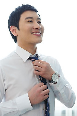 포토 JPG 스튜디오촬영 남자 비즈니스 넥타이 실내 한명 서기 웃음 사람 정장 손짓 상반신 성인 옆모습 30대 비즈니스라이프 한국인 직장인 비즈니스맨 성인남자한명만 장년만 장년남자만 장년남자한명만 국내포토 직업 1 라이프스타일 잡화 옷 뷰포인트 모션 표정 동양인 내부 장년 남자만 남자한명만 성인남자만 성인만 파일형식