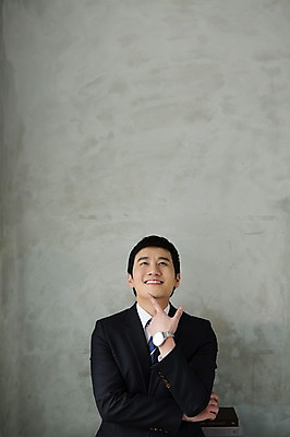 포토 JPG 스튜디오촬영 남자 비즈니스 넥타이 실내 한명 서기 웃음 사람 정장 손짓 상반신 성인 앞모습 30대 비즈니스라이프 한국인 직장인 비즈니스맨 성인남자한명만 장년만 장년남자만 장년남자한명만 국내포토 직업 1 라이프스타일 잡화 옷 뷰포인트 모션 표정 동양인 내부 장년 남자만 남자한명만 성인남자만 성인만 파일형식