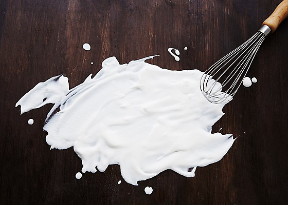 포토 JPG 스튜디오촬영 생활용품 식재료 탁자 주방용품 실내 사람없음 거품 도구 크림 오브젝트 거품기 휘핑 휘핑크림 국내포토 가구 내부 파일형식