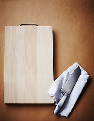 포토 JPG 스튜디오촬영 생활용품 주방용품 도마 실내 사람없음 도구 나이프 칼 오브젝트 나무도마 행주 국내포토 식기 내부 목재 청소도구 파일형식