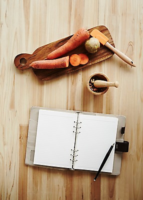 포토 JPG 스튜디오촬영 생활용품 채소 식재료 재료 탁자 주방용품 감자 도마 실내 사람없음 필기구 펜 다이어리 당근 견과류 도구 오브젝트 주걱 절구 국내포토 가구 문구용품 뿌리채소 내부 사무용품 파일형식