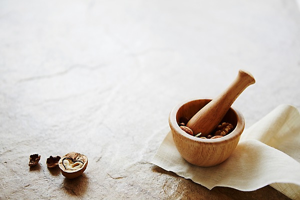 포토 JPG 스튜디오촬영 생활용품 주방용품 실내 사람없음 아웃포커스 수건 견과류 방망이 껍질 도구 오브젝트 호두 아몬드 절구 부럼 국내포토 촬영기법 내부 위생용품 정월대보름 파일형식